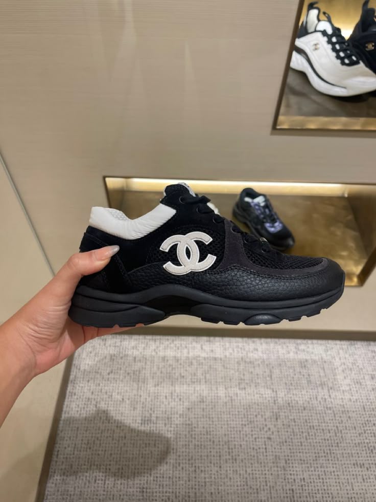 Chanel CC Runner Black/White