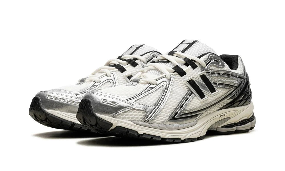 New Balance 1906R METALLIC SILVER